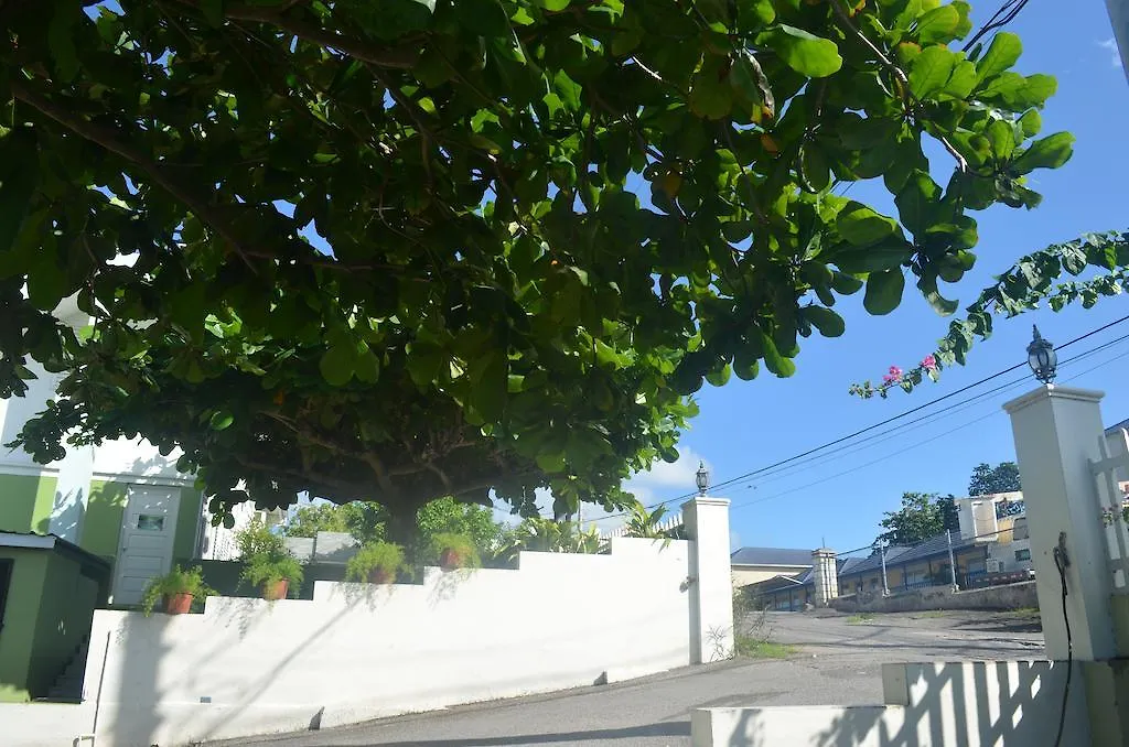 Suites Ocho Rios Hotel
