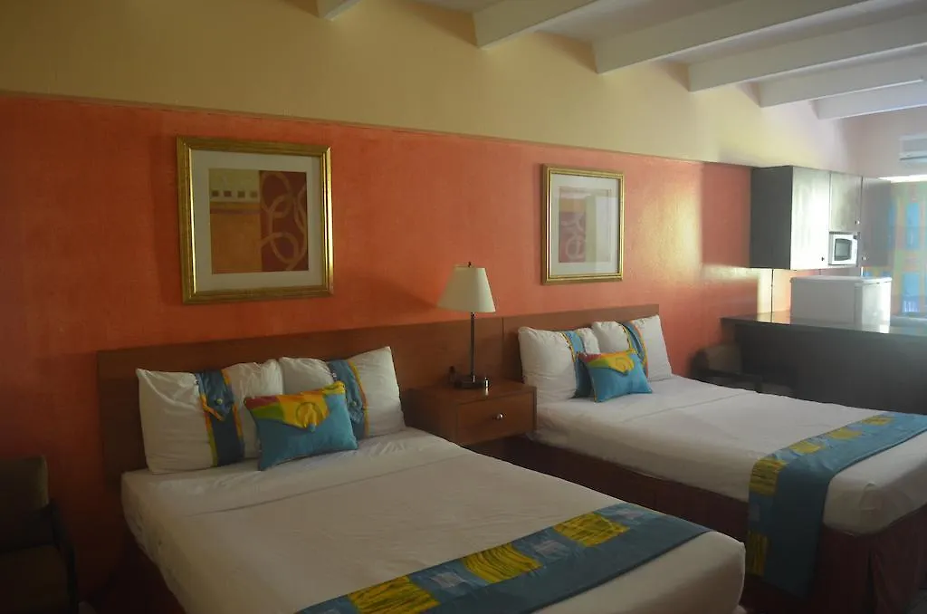 Suites Ocho Rios 3*,
