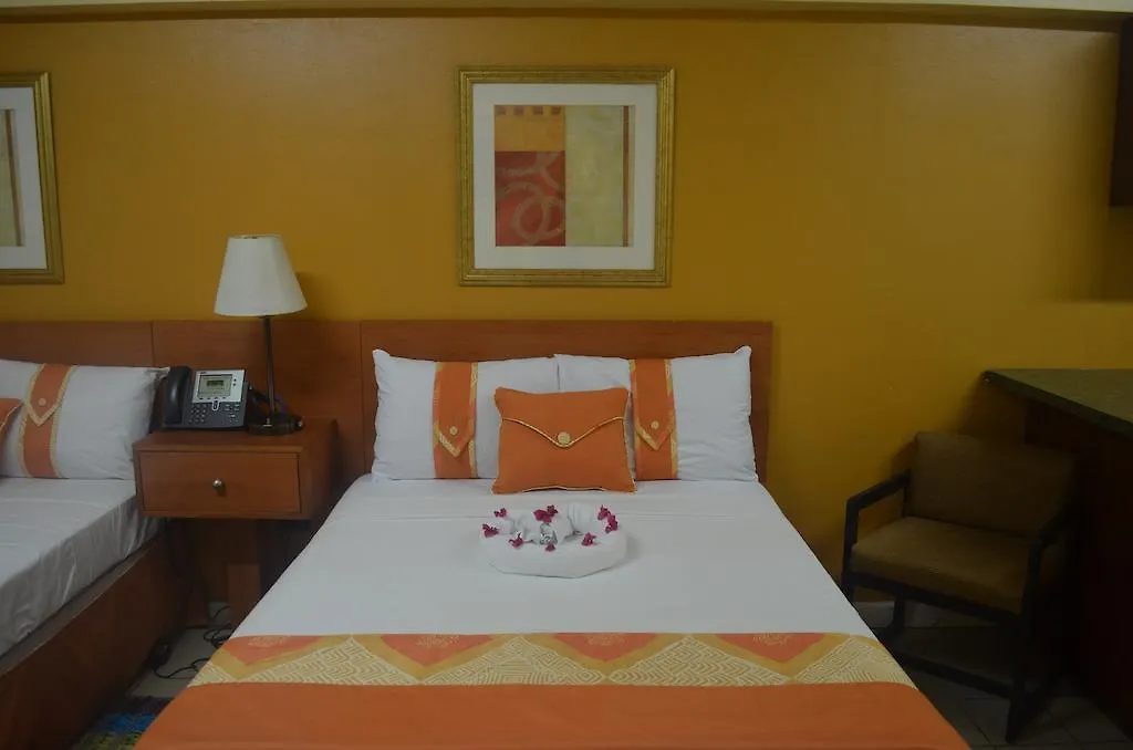Suites Ocho Rios 3*,