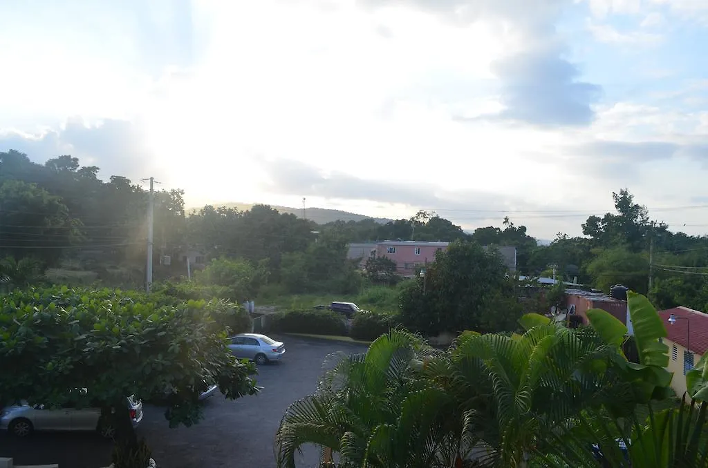 Suites Ocho Rios 3*,